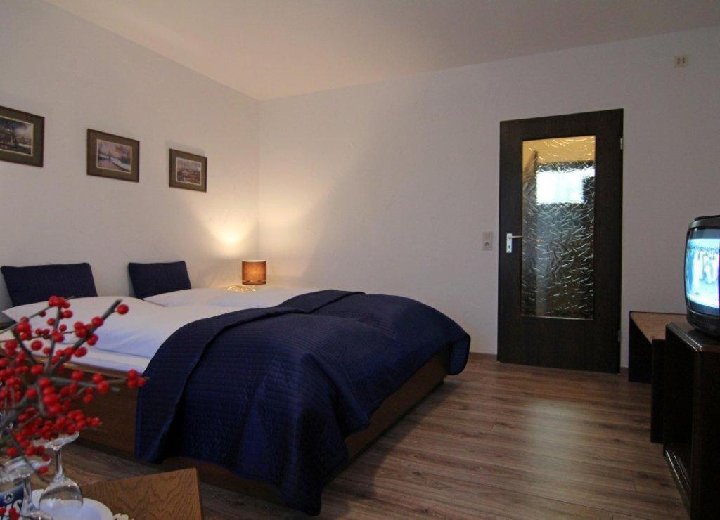 Hotel Haus Ammerland Бад-Цвишенан Номер фото